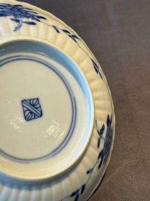 Five fine Chinese blue and white cups and saucers, 19th C. — photo 15