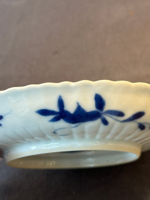 Five fine Chinese blue and white cups and saucers, 19th C. — photo 16