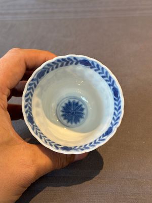 Five fine Chinese blue and white cups and saucers, 19th C. — photo 4