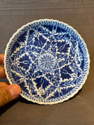 Five fine Chinese blue and white cups and saucers, 19th C. — photo 10