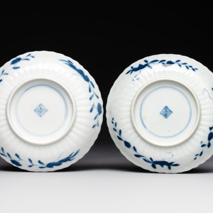 Five fine Chinese blue and white cups and saucers, 19th C. — photo 6