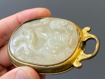 Five fine Chinese white jade belt buckles, Qing — photo 26