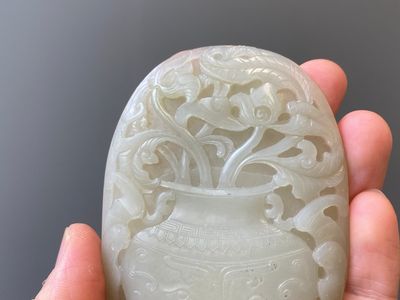 Five fine Chinese white jade belt buckles, Qing — photo 5