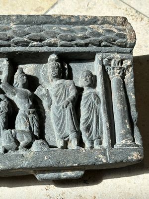 Five Gandhara grey schist frieze fragments with narrative design, 1/5th C. — 照片 16