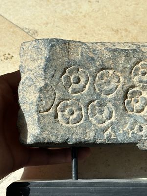 Five Gandhara grey schist frieze fragments with narrative design, 1/5th C. — 照片 40