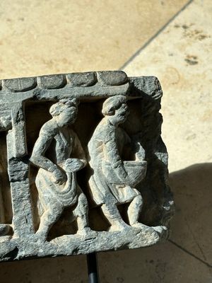 Five Gandhara grey schist frieze fragments with narrative design, 1/5th C. — 照片 41