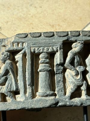 Five Gandhara grey schist frieze fragments with narrative design, 1/5th C. — 照片 42