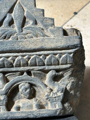 Five Gandhara grey schist frieze fragments with narrative design, 1/5th C. — 照片 47