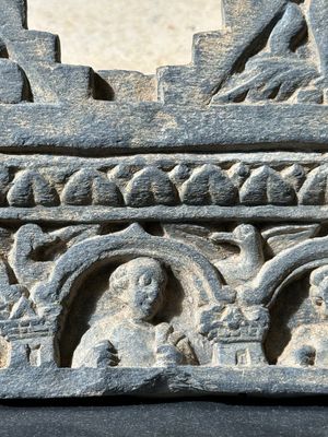 Five Gandhara grey schist frieze fragments with narrative design, 1/5th C. — 照片 48