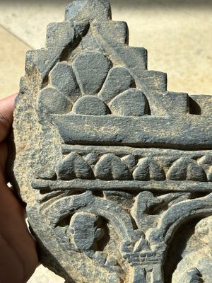 Five Gandhara grey schist frieze fragments with narrative design, 1/5th C. — 照片 49