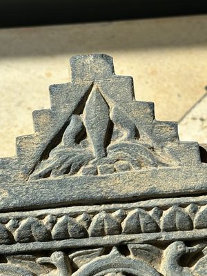 Five Gandhara grey schist frieze fragments with narrative design, 1/5th C. — 照片 50