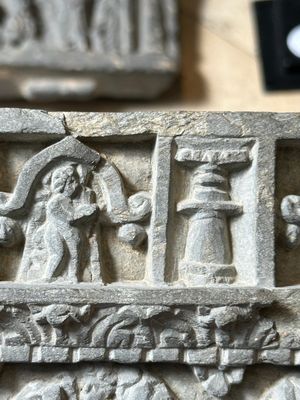 Five Gandhara grey schist frieze fragments with narrative design, 1/5th C. — 照片 5