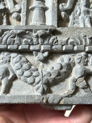 Five Gandhara grey schist frieze fragments with narrative design, 1/5th C. — 照片 7