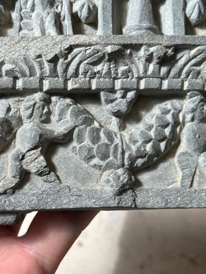 Five Gandhara grey schist frieze fragments with narrative design, 1/5th C. — 照片 8