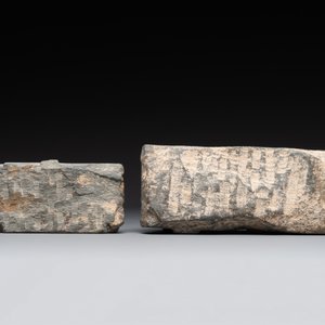 Five Gandhara grey schist frieze fragments with narrative design, 1/5th C. — 照片 5