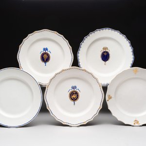 Five gilt-decorated and blue-enamelled Tournai porcelain plates, golden crossed swords and four crosses marks, 18th C. — photo 1