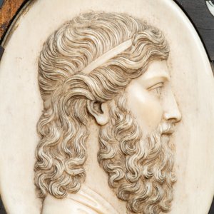 Five ivory portrait medallions set in a pewter-mounted ebony frame, France and/or Italy, 19th C. — photo 6