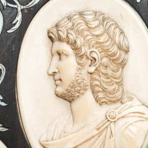 Five ivory portrait medallions set in a pewter-mounted ebony frame, France and/or Italy, 19th C. — photo 7