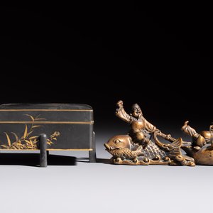 Five Japanese and Japonism bronze wares and three pieces of lacquer ware, 19/20th C. — photo 8