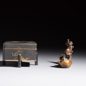 Five Japanese and Japonism bronze wares and three pieces of lacquer ware, 19/20th C. — photo 9