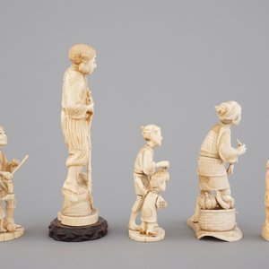 Five Japanese ivory okimono carved figures, late Meiji - early Taisho, 19th to early 20th C. — photo 5