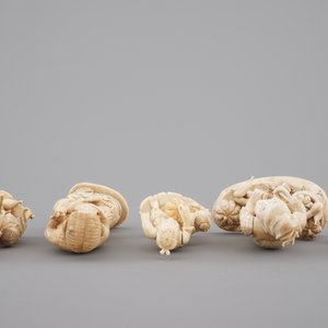 Five Japanese ivory okimono carved figures, late Meiji - early Taisho, 19th to early 20th C. — photo 6