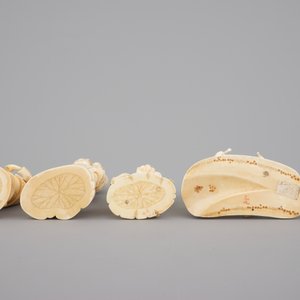 Five Japanese ivory okimono carved figures, late Meiji - early Taisho, 19th to early 20th C. — photo 7