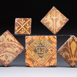 Five medieval slip-decorated tiles, France, Flanders and England, 15/16th C. — 照片 1