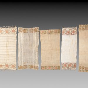Five Ottoman gold and silver thread embroidered linen towels with floral design, 19th C. — photo 1