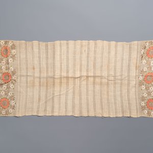 Five Ottoman gold and silver thread embroidered linen towels with floral design, 19th C. — photo 2