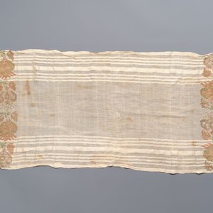 Five Ottoman gold and silver thread embroidered linen towels with floral design, 19th C. — photo 3