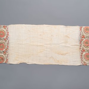 Five Ottoman gold and silver thread embroidered linen towels with floral design, 19th C. — photo 4