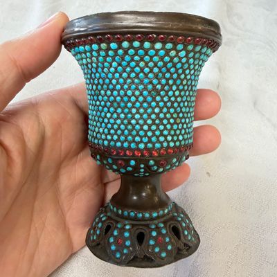 Five Persian repoussé, inlaid and turquoise-set metal hookah components — 照片 2
