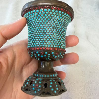 Five Persian repoussé, inlaid and turquoise-set metal hookah components — 照片 5