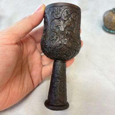 Five Persian repoussé, inlaid and turquoise-set metal hookah components — 照片 12