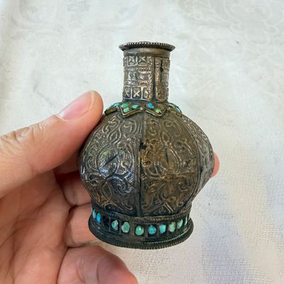 Five Persian repoussé, inlaid and turquoise-set metal hookah components — 照片 17