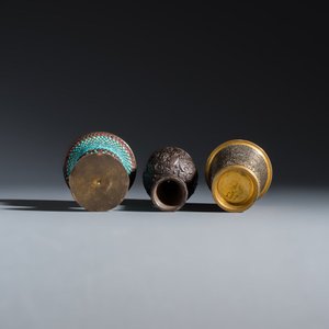 Five Persian repoussé, inlaid and turquoise-set metal hookah components — 照片 12