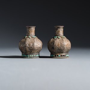 Five Persian repoussé, inlaid and turquoise-set metal hookah components — 照片 2