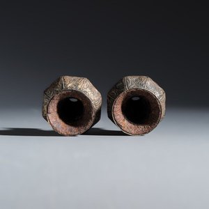 Five Persian repoussé, inlaid and turquoise-set metal hookah components — 照片 7