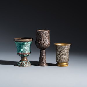 Five Persian repoussé, inlaid and turquoise-set metal hookah components — 照片 8