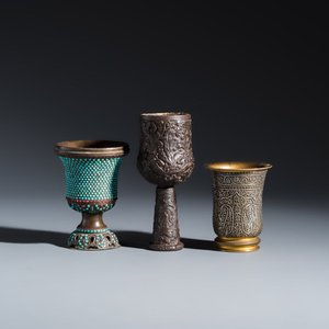 Five Persian repoussé, inlaid and turquoise-set metal hookah components — 照片 10