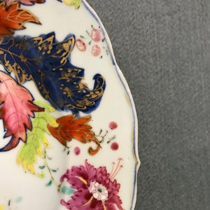 Five pieces of Chinese famille rose 'pseudo tobacco leaf' porcelain, Qianlong — photo 29