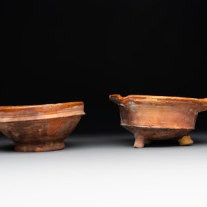 Five pieces of glazed earthenware cooking utensils and a fire bell, probably The Netherlands, 17th C. — photo 8