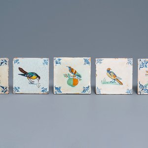 Five polychrome Dutch Delft tiles with birds and a dog, 17th C. — 照片 1