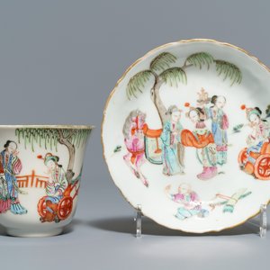 Five sets of Chinese famille rose cups and saucers and a pair of cups with horses, 19/20th C. — 照片 5