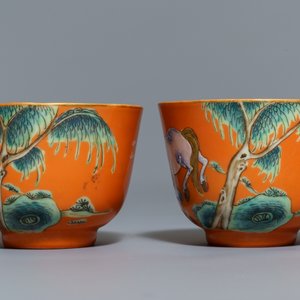 Five sets of Chinese famille rose cups and saucers and a pair of cups with horses, 19/20th C. — 照片 9