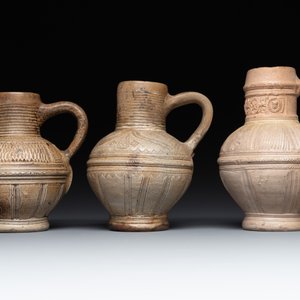 Five Siegburg stoneware jugs, 16th C. — photo 8