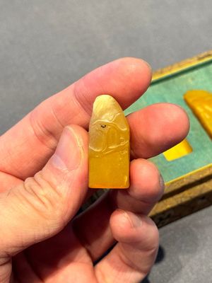 Five small Chinese tianhuang seals with a box, Eryue Xuan 二樂軒, Xinyu 心畬, Fu Ru 溥儒, Jiu Wangsun 舊王孫 and Luoshi Huiguan 羅室會館 mark, 19/20th C. — photo 13