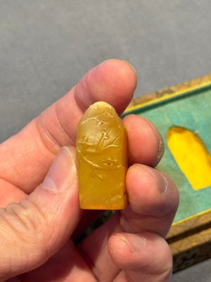 Five small Chinese tianhuang seals with a box, Eryue Xuan 二樂軒, Xinyu 心畬, Fu Ru 溥儒, Jiu Wangsun 舊王孫 and Luoshi Huiguan 羅室會館 mark, 19/20th C. — photo 16