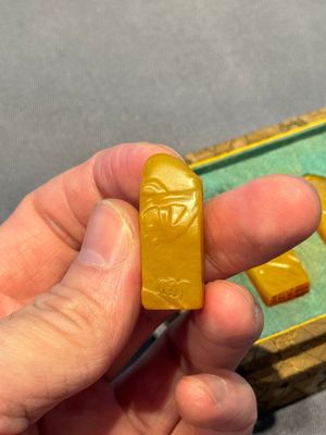 Five small Chinese tianhuang seals with a box, Eryue Xuan 二樂軒, Xinyu 心畬, Fu Ru 溥儒, Jiu Wangsun 舊王孫 and Luoshi Huiguan 羅室會館 mark, 19/20th C. — photo 22